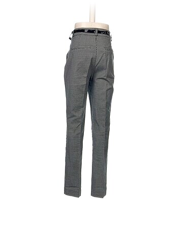 32 Beden Stradivarius Düz Kesim %70 İndirimli.