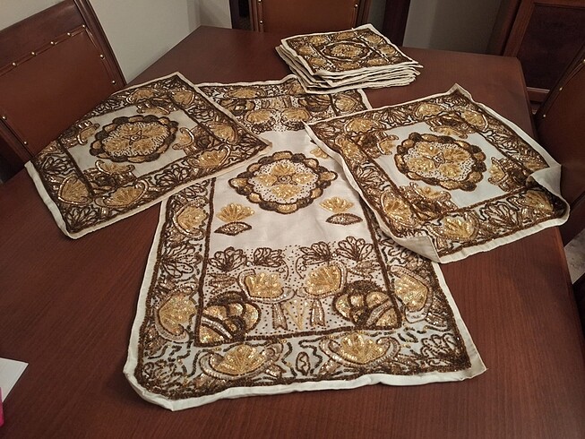 Boncuklu masa örtüsü takımı
