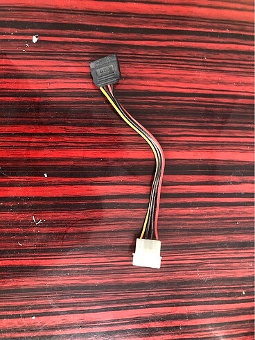 Molex to sata dönüştürücü