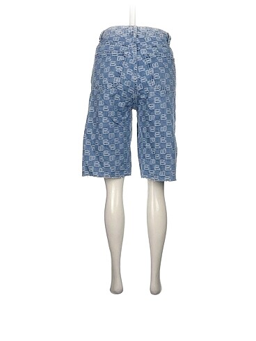 36 Beden Bershka Mini Şort %70 İndirimli.
