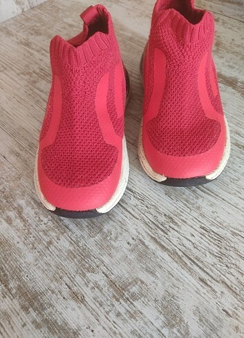 24 Beden kırmızı Renk Zara çorap ayakkabı 