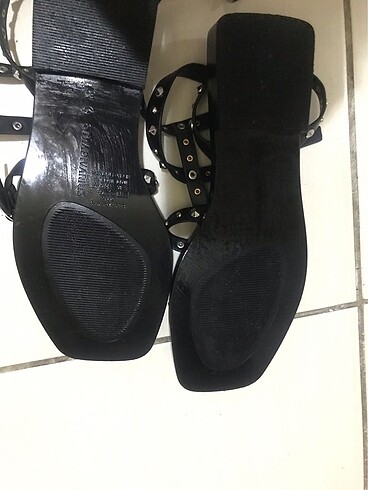 36 Beden siyah Renk Stradivarius sandalet