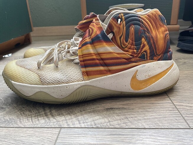 Türkiyede tek kyrie 2 46 numara