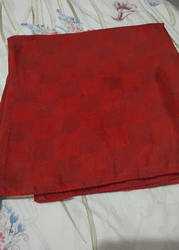 kırmızı eşarp - Görsel 2