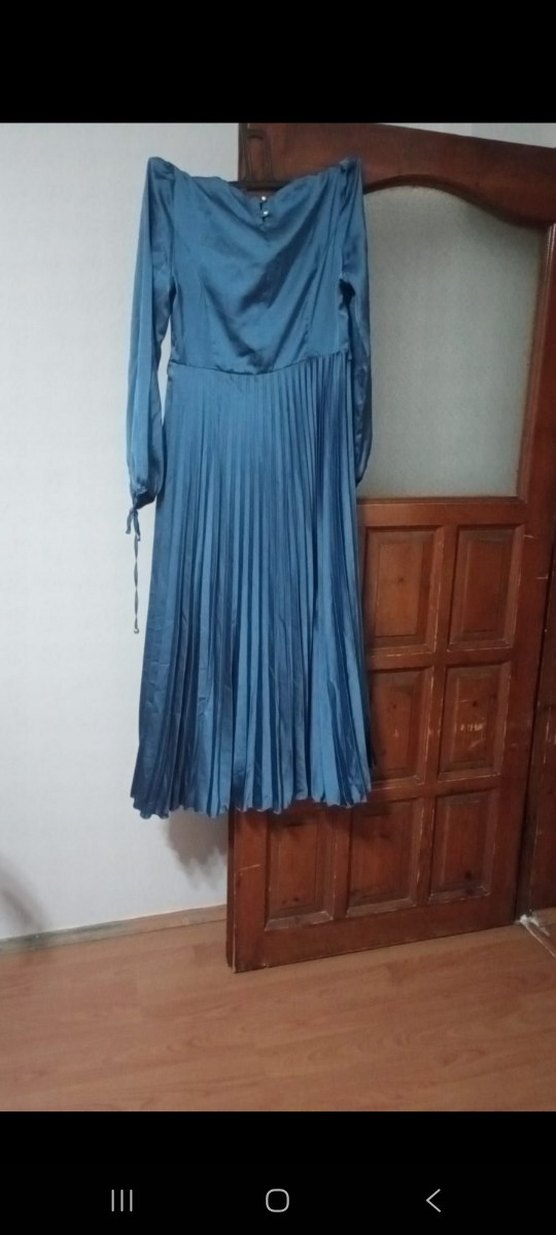 Uzun Mavi Piliseli V Yaka Kadın Elbise - Görsel 2