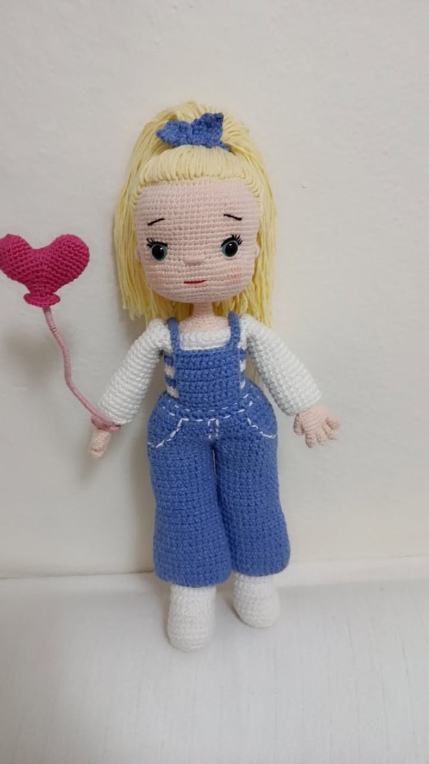 Mavi tulumlu el yapımı örgü bebek - Görsel 2