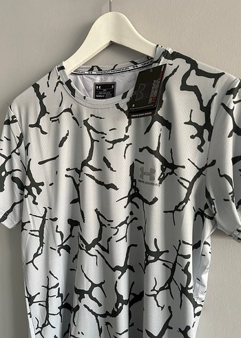 Under armour sporcu tişört