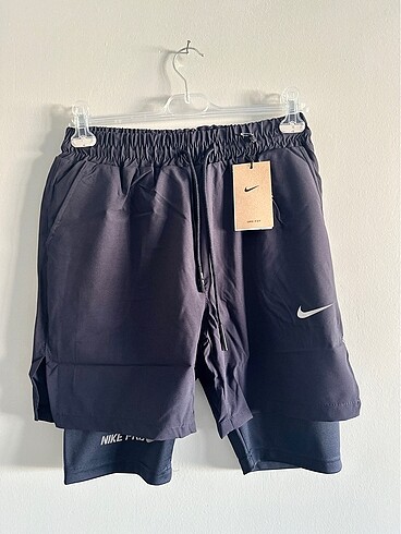 Nike Taytlı şort
