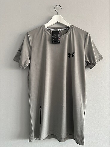 Under armour spor tshirt