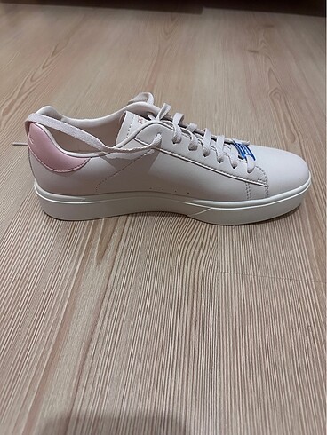 37,5 Beden Skechers spor ayakkabı