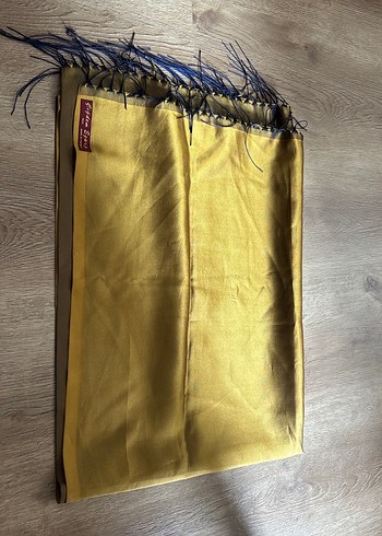 Parlak Altın Kadın Drapeli Tafta Şal - Görsel 4