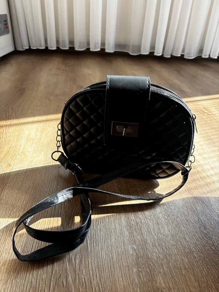 Kemer Tokalı Siyah Deri Kadın Çanta - Görsel 2