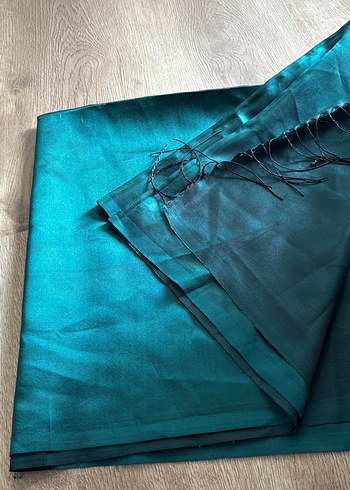 Kadın zümrüt yeşili tafta şal - Görsel 2