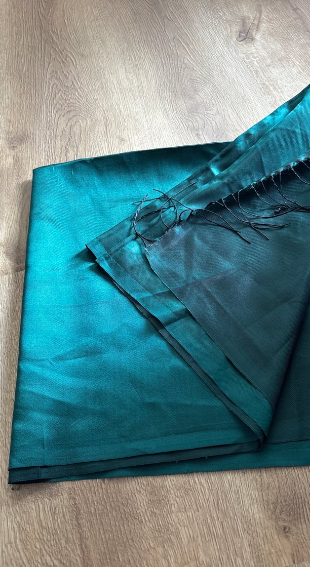 Kadın zümrüt yeşili tafta şal - Görsel 2