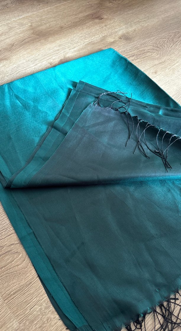 Kadın zümrüt yeşili tafta şal - Görsel 3