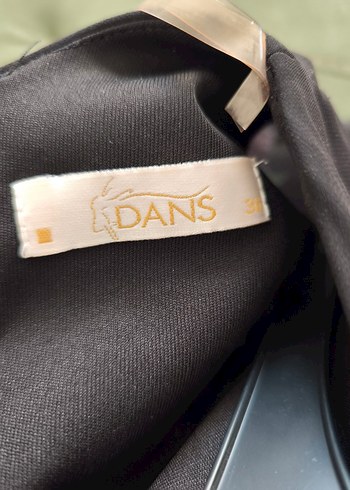 V Yaka Kemerli Siyah Mini Elbise - Görsel 4