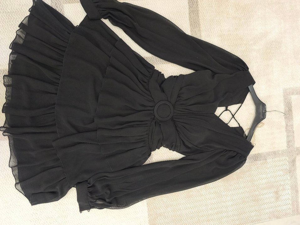 V Yaka Kemerli Siyah Mini Elbise - Görsel 5