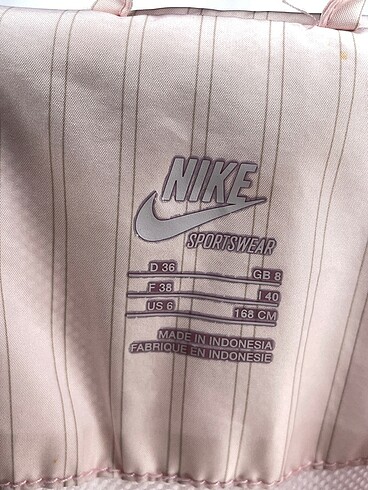 36 Beden pembe Renk Nike Hırka %70 İndirimli.