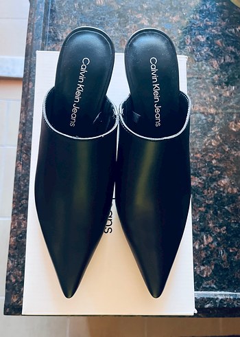 37 Beden Calvin Klein Siyah Deri Sandalet Terlik