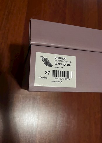 37 Beden Siyah Deri Topuklu Terlik