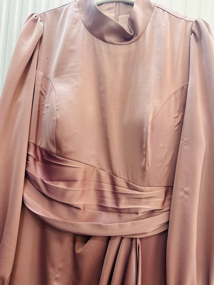 Soğan kabuğu renkte  Drapeli Uzun Kollu Uzun Elbise - Görsel 5