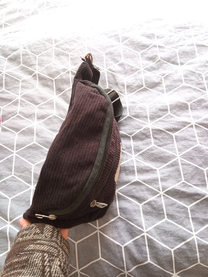 Siyah Kemer Detaylı Kadın Bel Çantası - Görsel 2