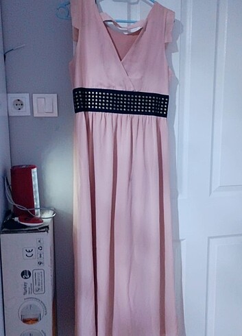 Pembe elbise