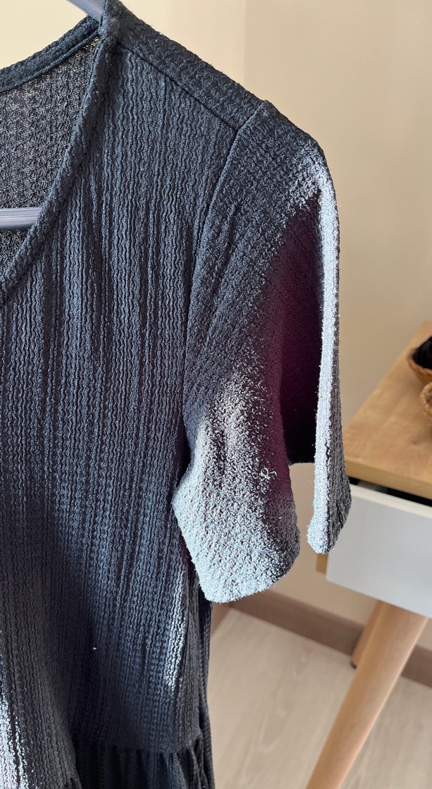 V Yaka Siyah Piliseli Uzun Elbise - Görsel 3