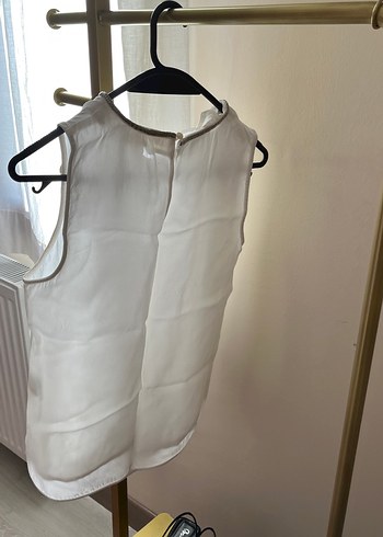 Zincir Detaylı Beyaz Kolsuz Keten Bluz - Görsel 5