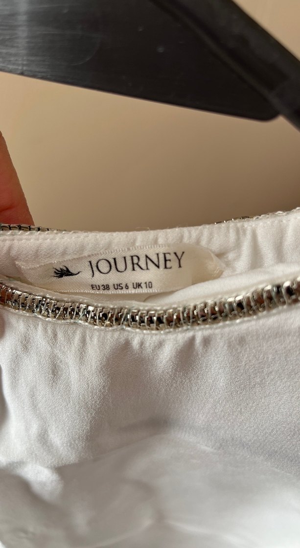 Zincir Detaylı Beyaz Kolsuz Keten Bluz - Görsel 3