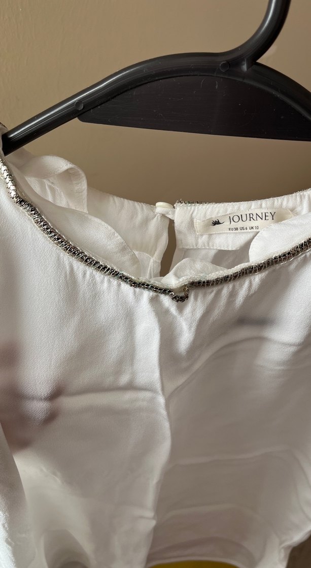 Zincir Detaylı Beyaz Kolsuz Keten Bluz - Görsel 4