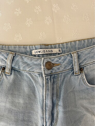 LC Waikiki Yırtık model Jean şort