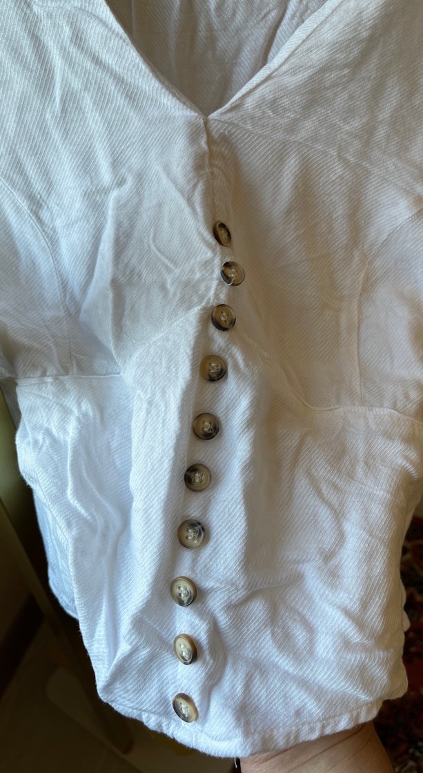 Düğmeli, V Yakalı Beyaz Keten Kadın Gömlek - Görsel 4