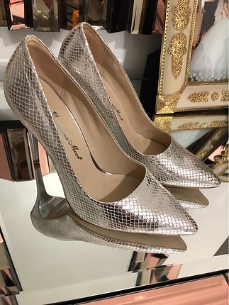 Gümüş stiletto
