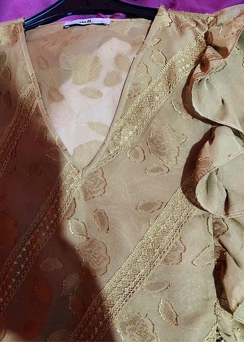 Yeşil V Yaka Fırfırlı Nakışlı Mini Bluz - Görsel 5