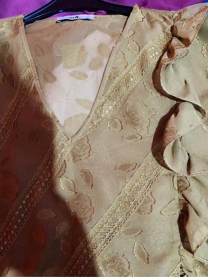 Yeşil V Yaka Fırfırlı Nakışlı Mini Bluz - Görsel 5