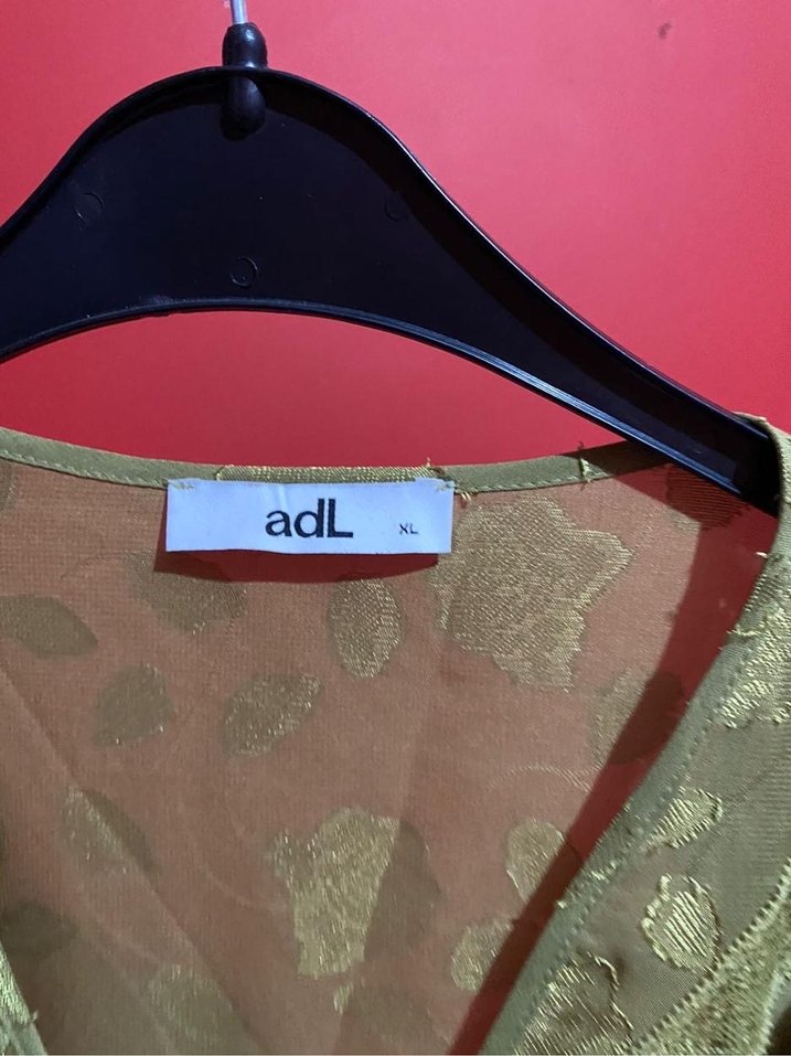 Yeşil V Yaka Fırfırlı Nakışlı Mini Bluz - Görsel 2