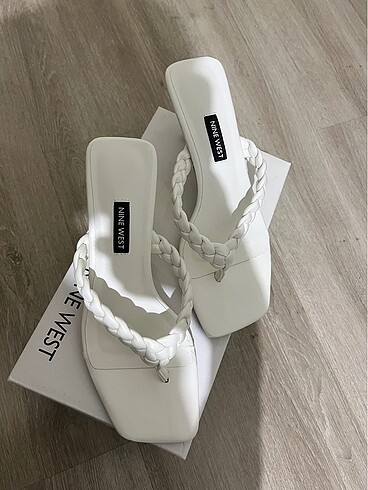 38 Beden beyaz Renk Nine west topuklu terlik