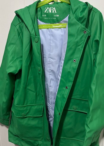Zara Yesil Kapusonlu Kaucuk Yagmurluk