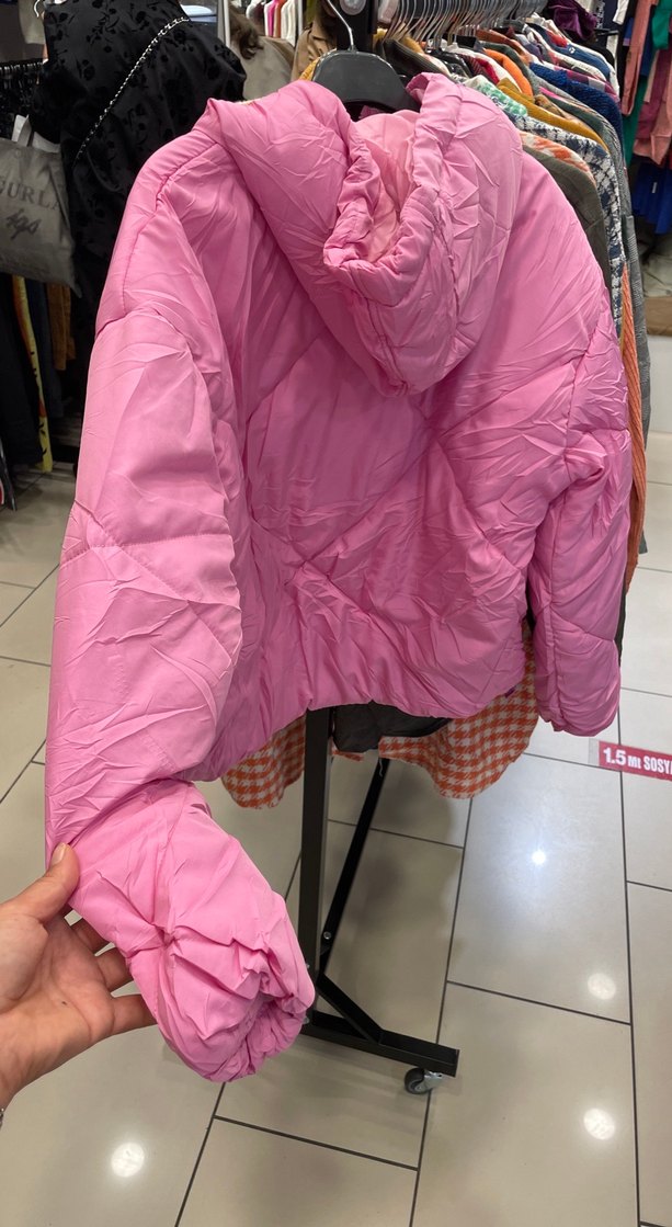 Pembe Kapüşonlu Şişme Mont — görsel 3/4