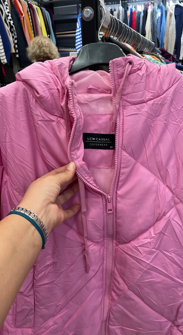 Pembe Kapüşonlu Şişme Mont — görsel 2/4