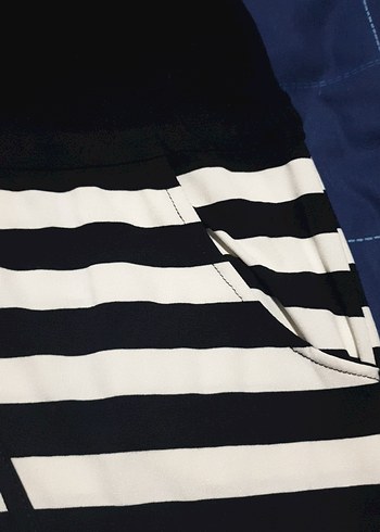 Siyah Beyaz Çizgili  Midi Elbise - Görsel 5