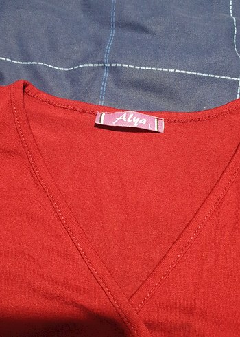 Kırmızı kraveze Yaka  bordo elbise - Görsel 4