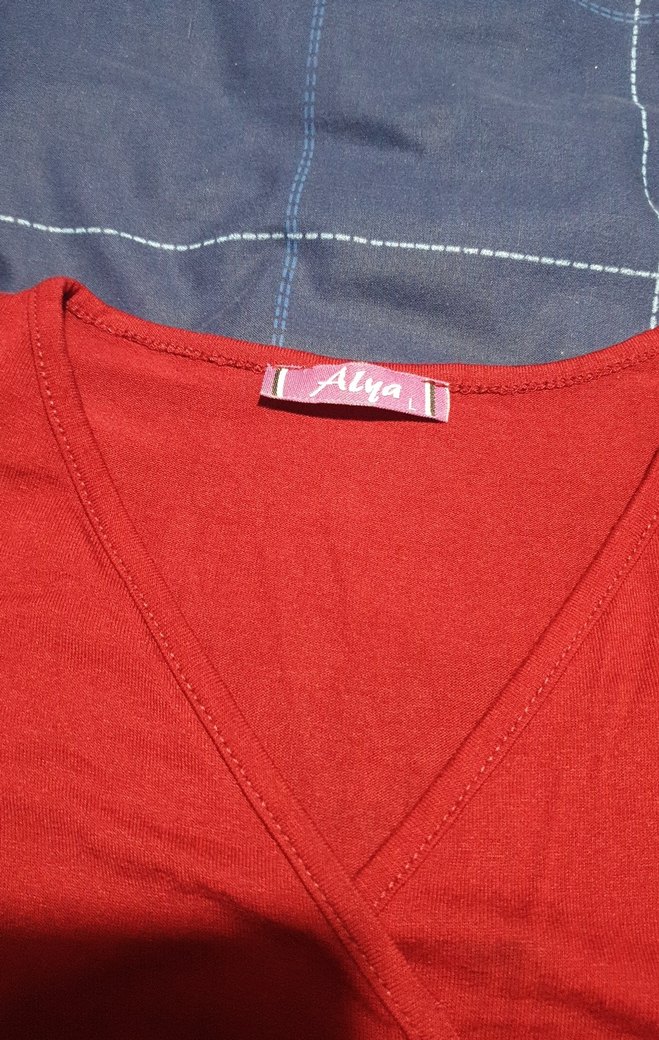 Kırmızı kraveze Yaka  bordo elbise - Görsel 4