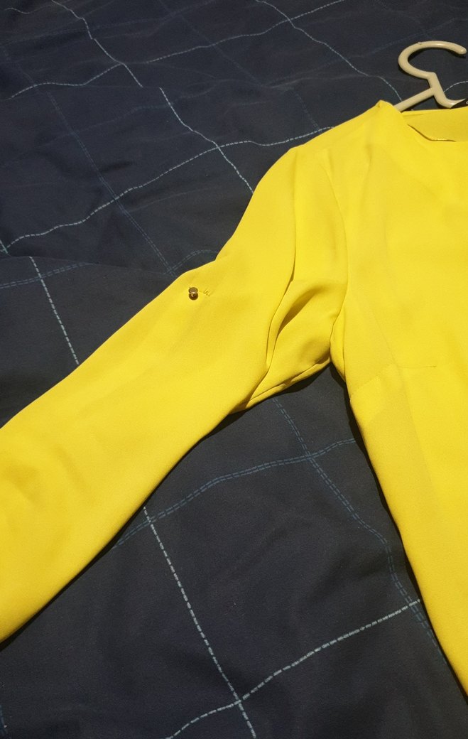 Sarı V Yaka Düğmeli Kadın Bluz - Görsel 2