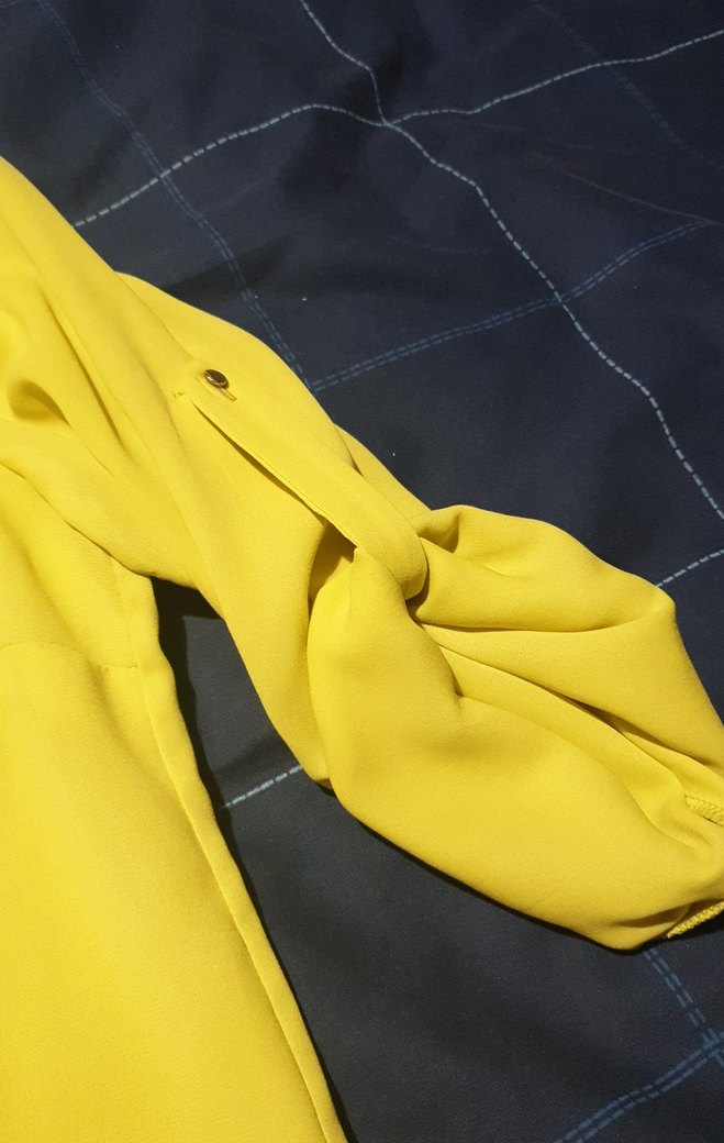 Sarı V Yaka Düğmeli Kadın Bluz - Görsel 5