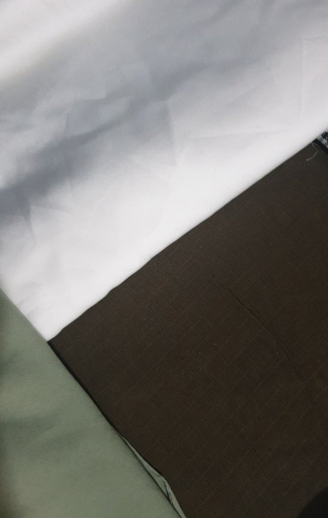 Kadın Beyaz ve değişik renkli parça kumaşlar - Görsel 4