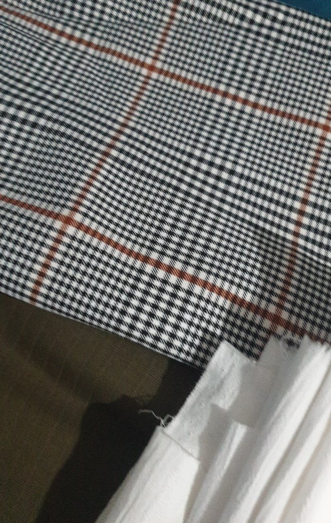 Kadın Beyaz ve değişik renkli parça kumaşlar - Görsel 5