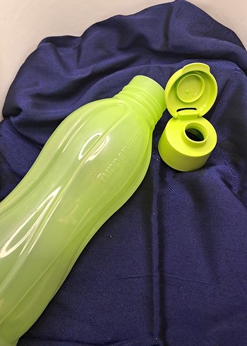 Beden yeşil Renk Tupperware 1lt eco suluk.