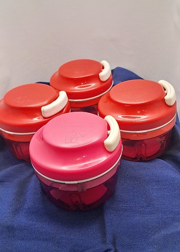 Tupperware mini sef dograyıcı.